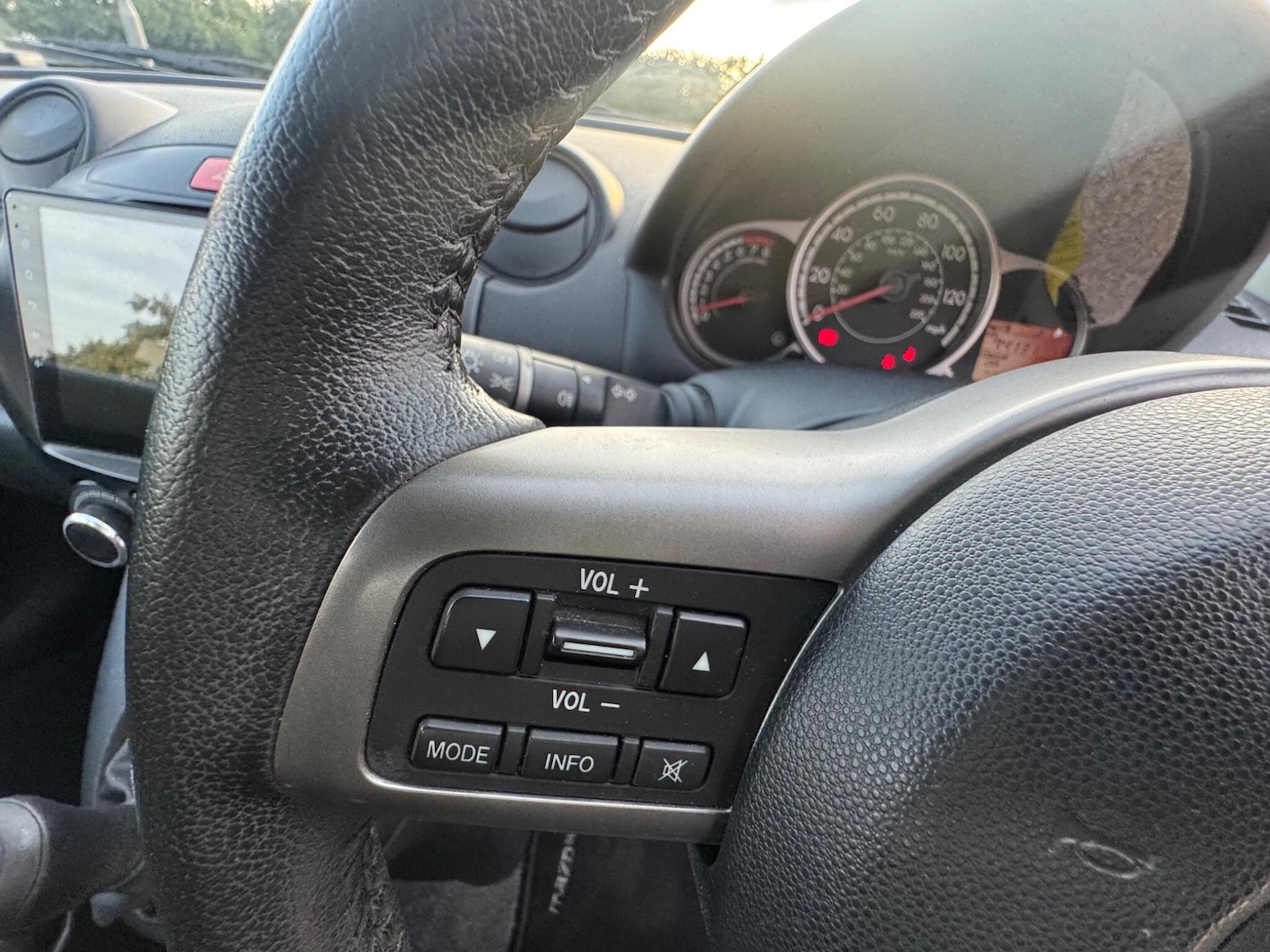 Used Mazda Mazda2 2011 for sale - 76409409: Photo 23