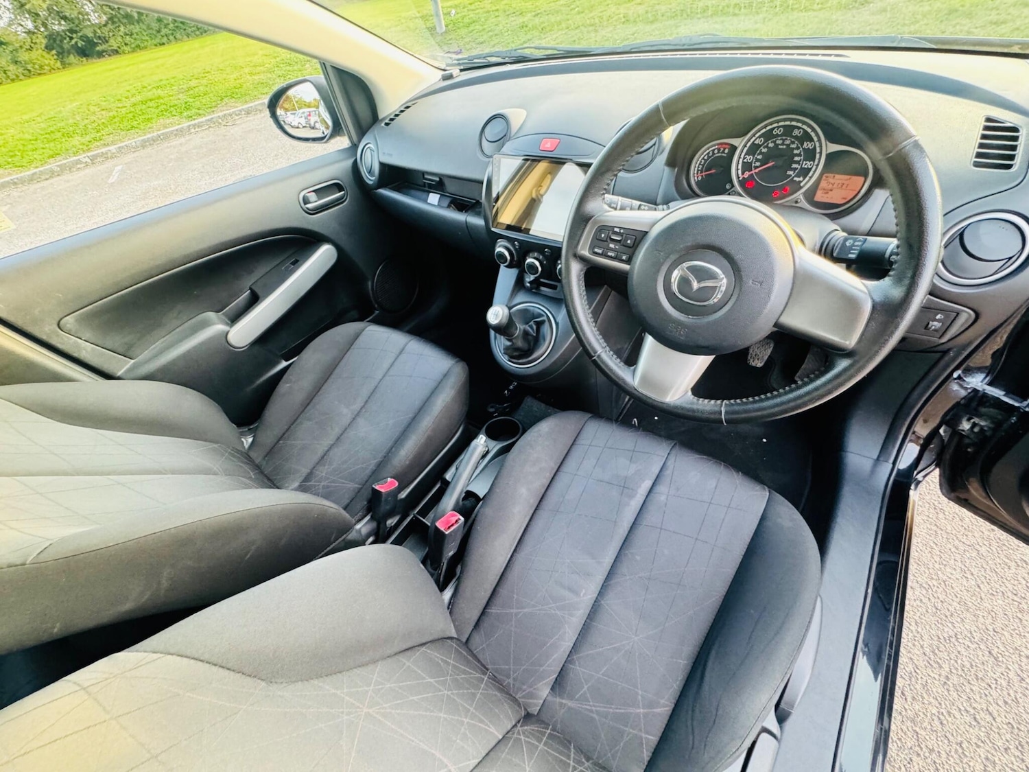 Used Mazda Mazda2 2011 for sale - 76409409: Photo 3