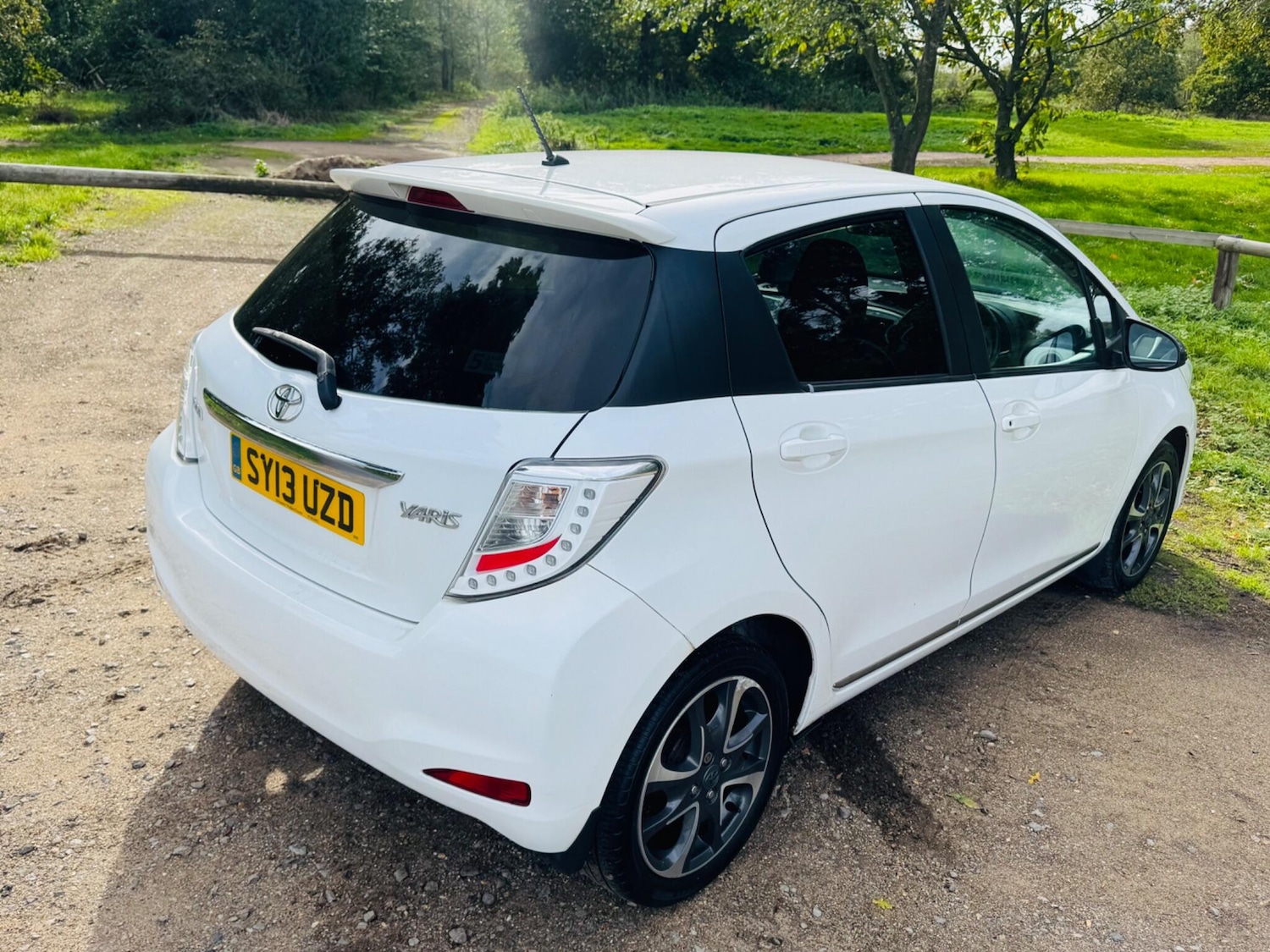 Used Toyota Yaris 2013 for sale - 76440542: Photo 2