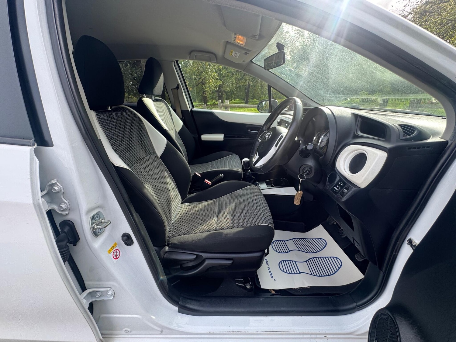 Used Toyota Yaris 2013 for sale - 76440542: Photo 25