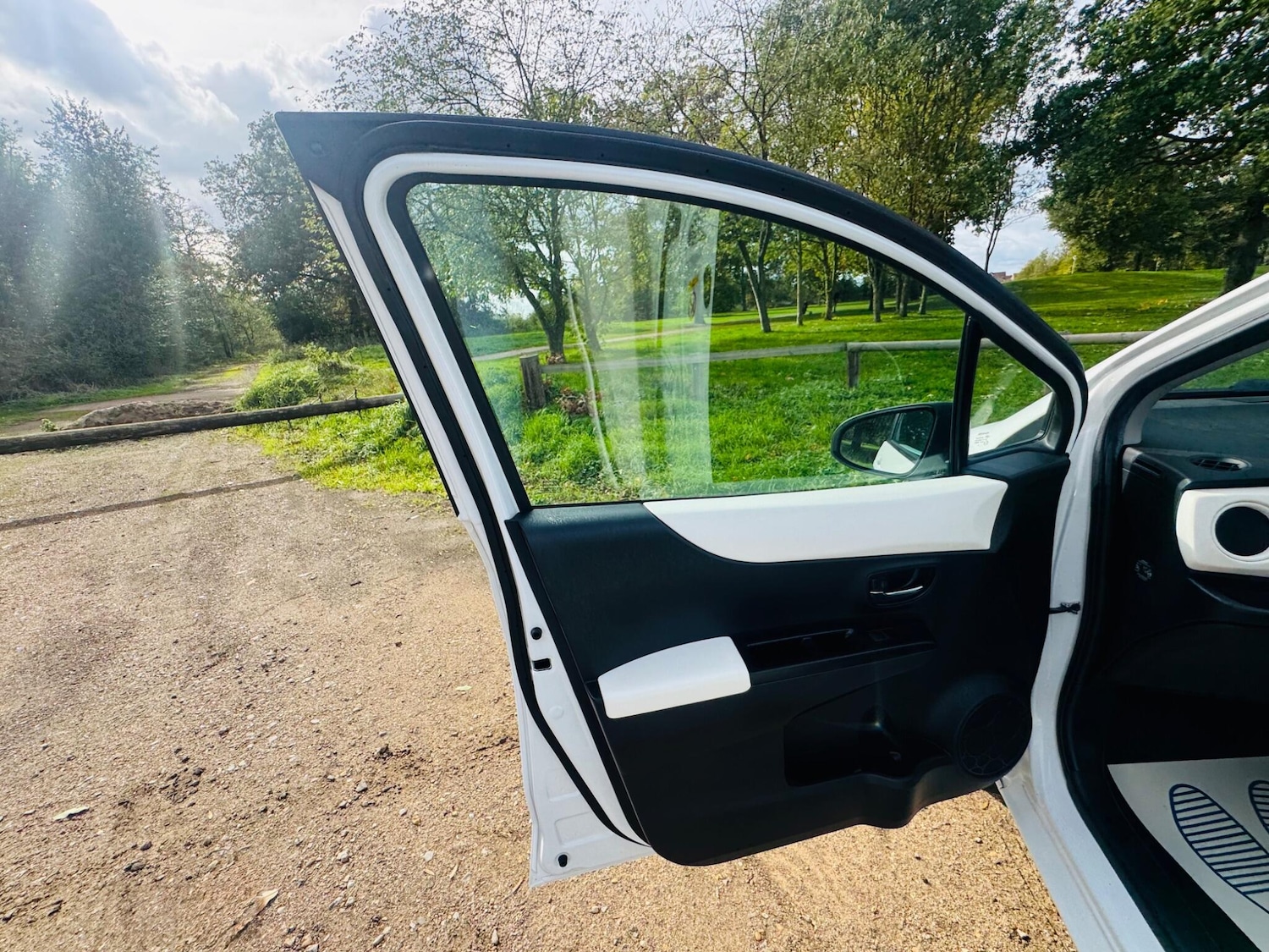 Used Toyota Yaris 2013 for sale - 76440542: Photo 28