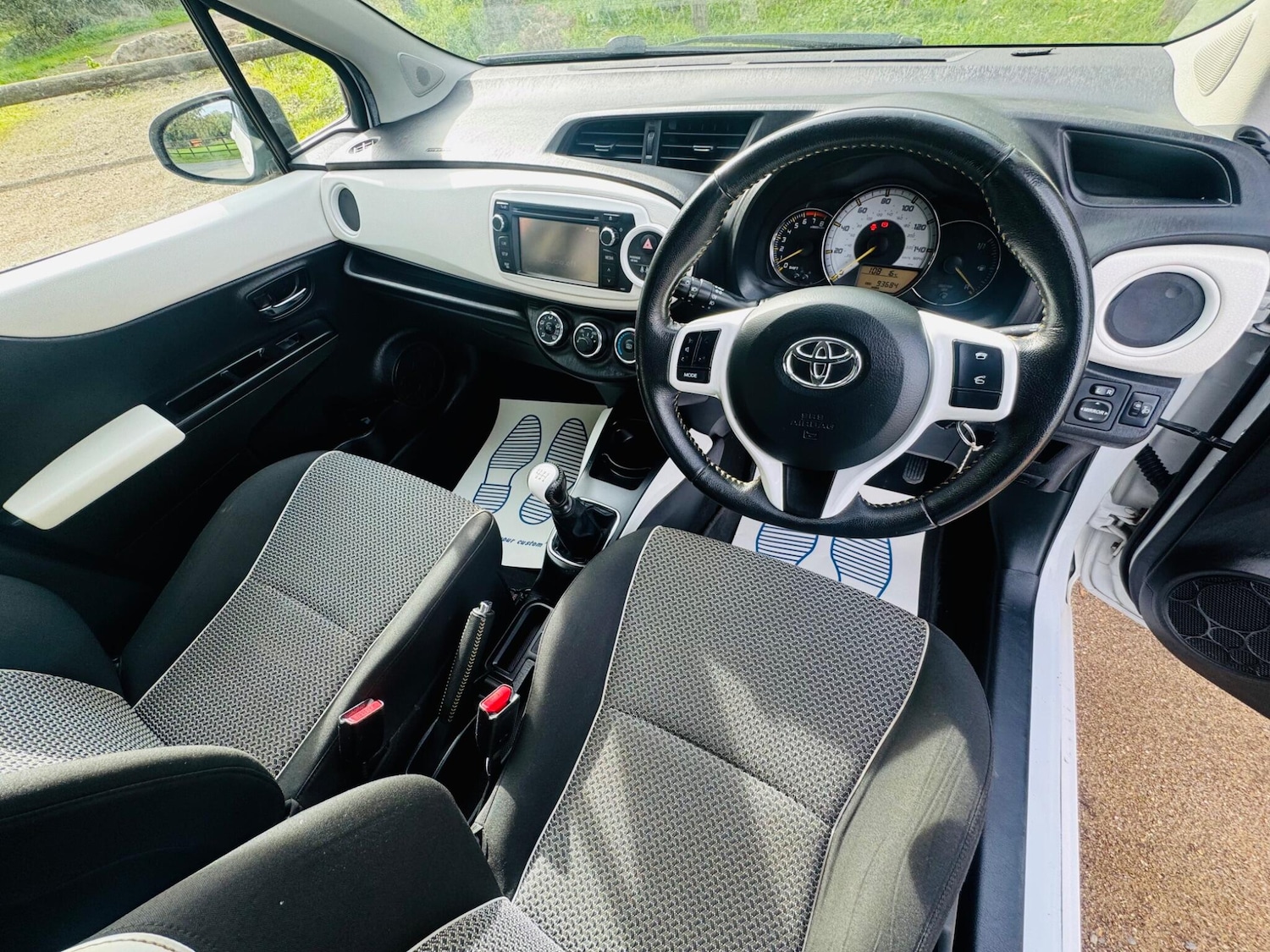 Used Toyota Yaris 2013 for sale - 76440542: Photo 3