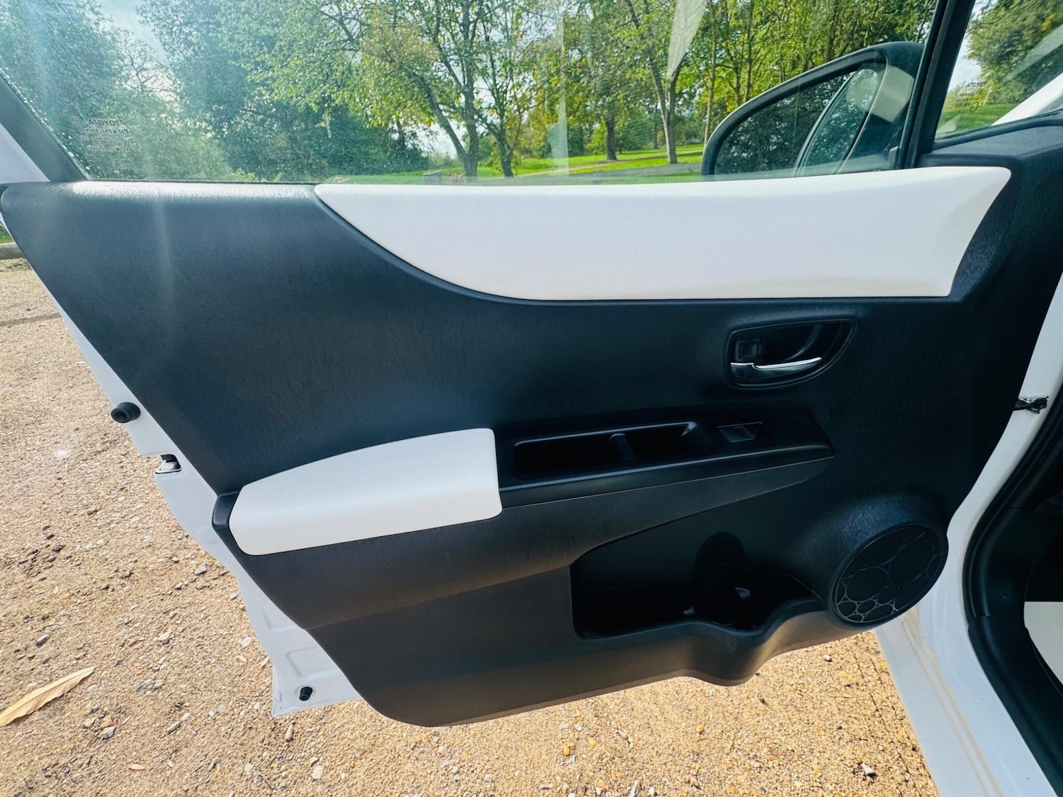 Used Toyota Yaris 2013 for sale - 76440542: Photo 31