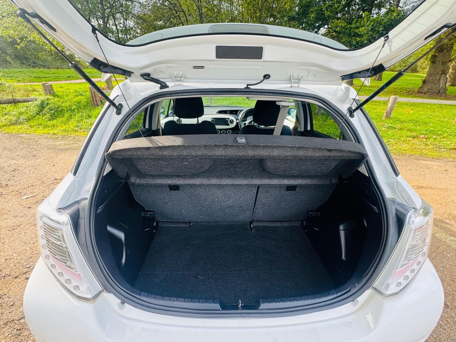 Used Toyota Yaris 2013 for sale - 76440542: Photo 33