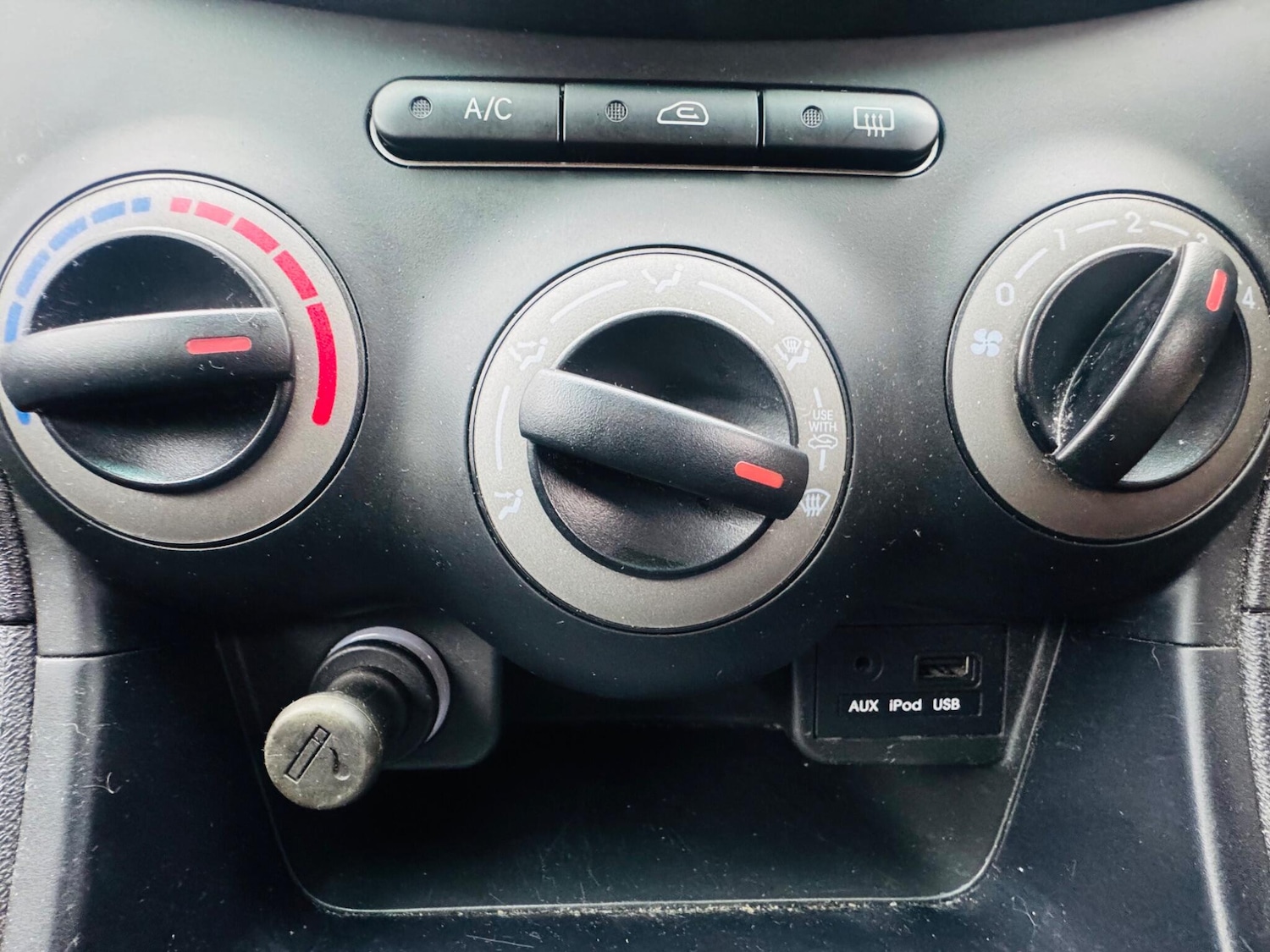 Used Hyundai i10 2011 for sale - 77166504: Photo 34