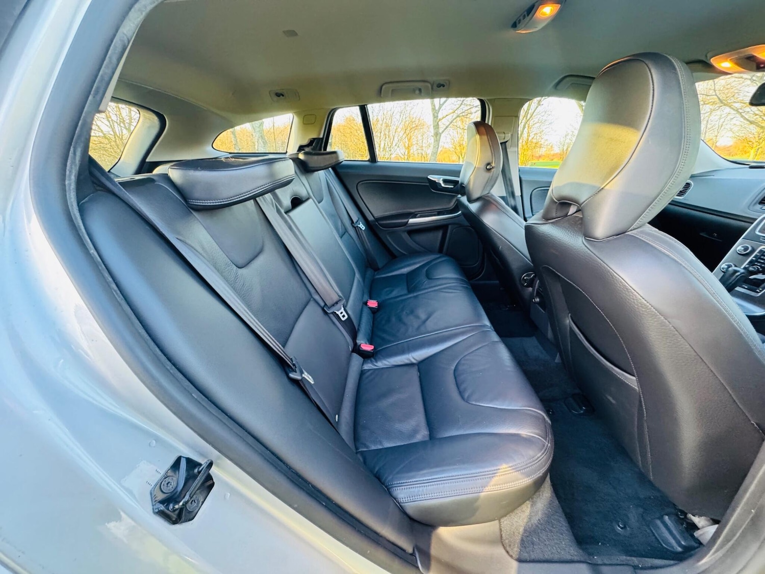 Used Volvo V60 2022 for sale - 77074059: Photo 30