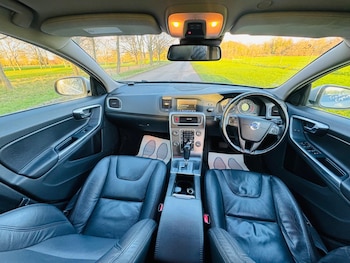 Used Volvo V60 2022 for sale - 77074059: Photo