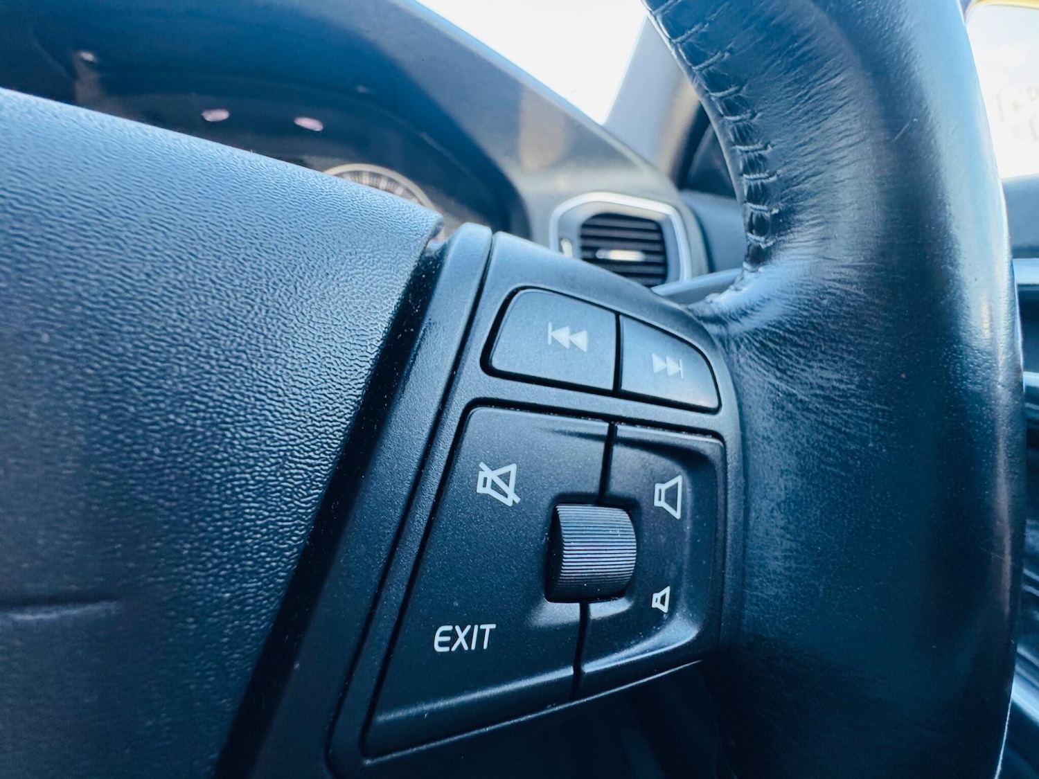 Used Volvo V60 2022 for sale - 77074059: Photo 49