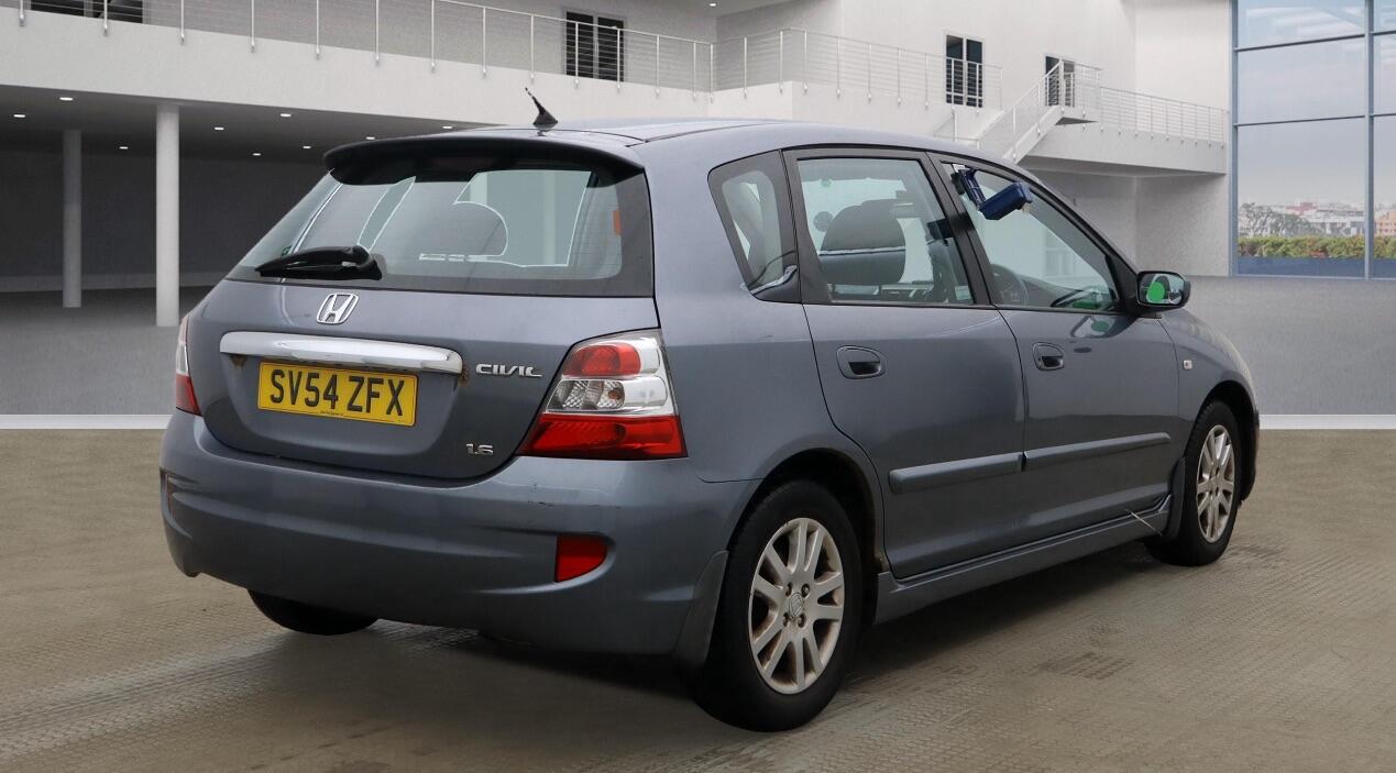 Used Honda Civic 2004 for sale - 76771649: Photo 5