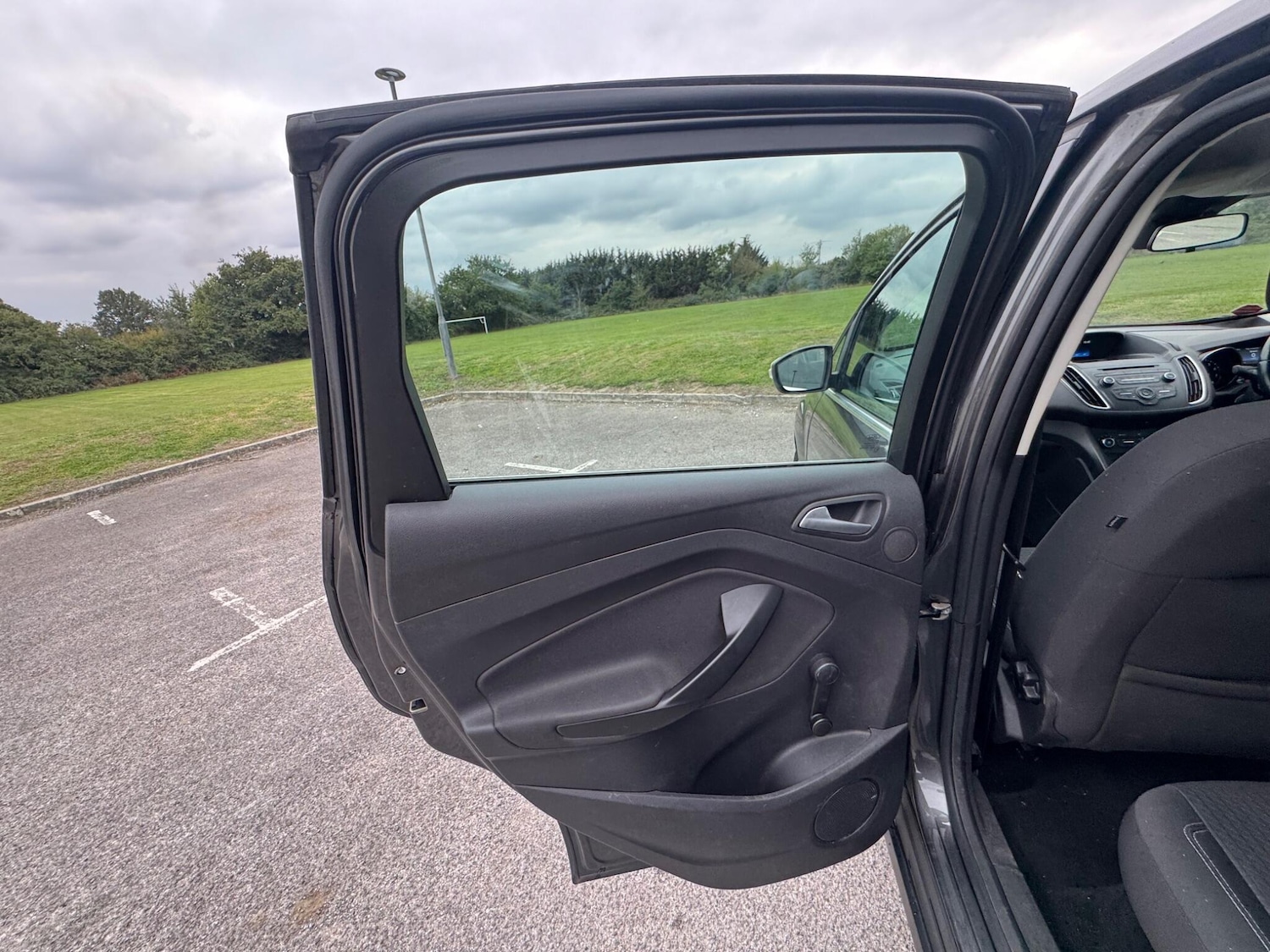 Used Ford C-Max 2015 for sale - 76306322: Photo 32