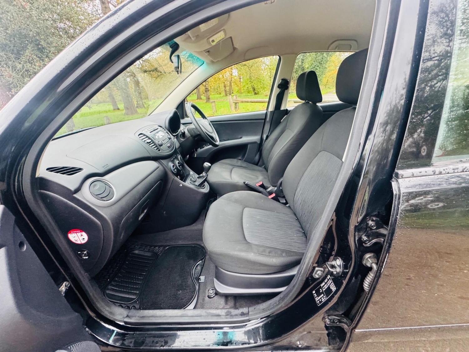 Used Hyundai i10 2011 for sale - 76667379: Photo 25