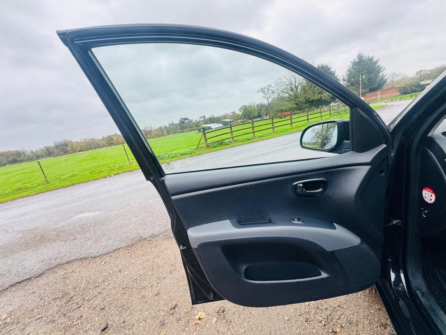 Used Hyundai i10 2011 for sale - 76667379: Photo 31