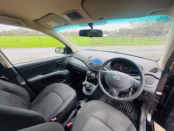 Used Hyundai i10 2011 for sale - 76667379: Photo