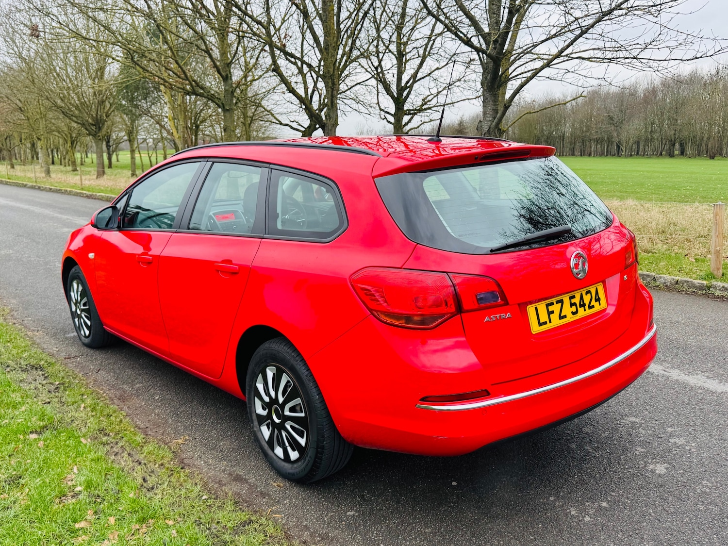 Used Vauxhall Astra 2012 for sale - 77564576: Photo 2