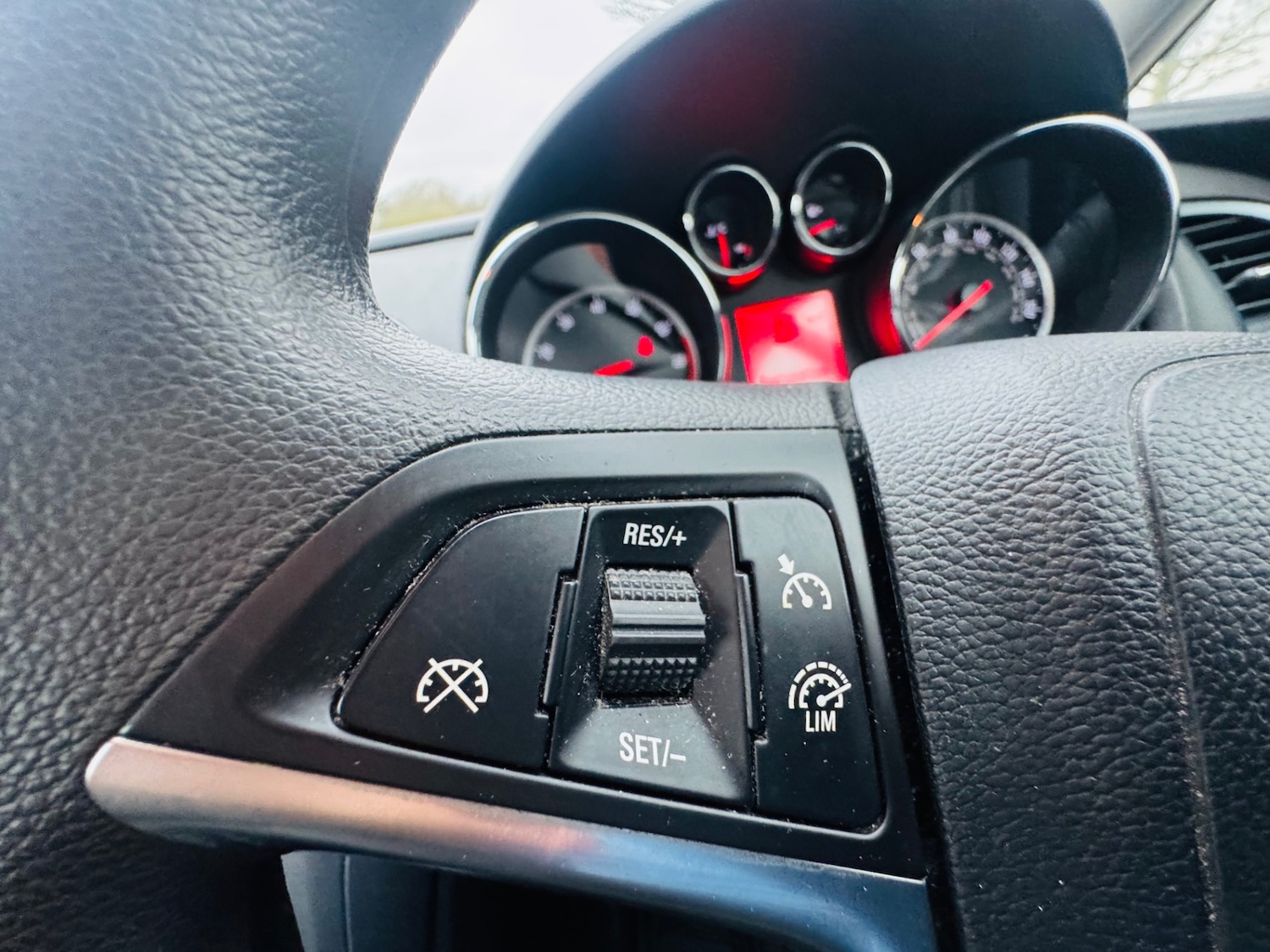 Used Vauxhall Astra 2012 for sale - 77564576: Photo 40