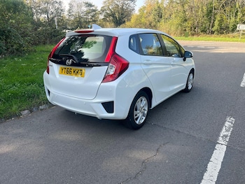 Used Honda Jazz 2016 for sale - 76327121: Photo 2