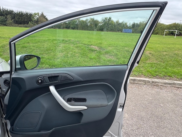 Used Ford Fiesta 2010 for sale - 76214173: Photo 18