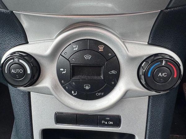 Used Ford Fiesta 2010 for sale - 76214173: Photo 34