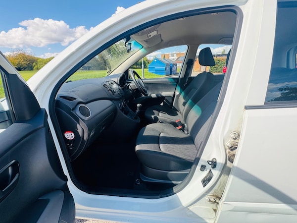 Used Hyundai i10 2012 for sale - 76307081: Photo 27