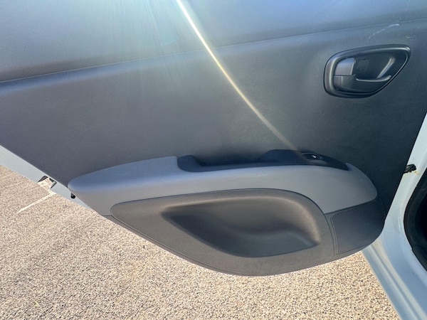 Used Hyundai i10 2012 for sale - 76307081: Photo 29