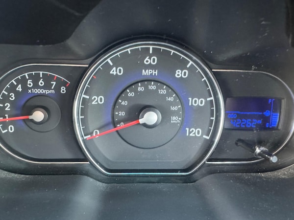 Used Hyundai i10 2012 for sale - 76307081: Photo 39
