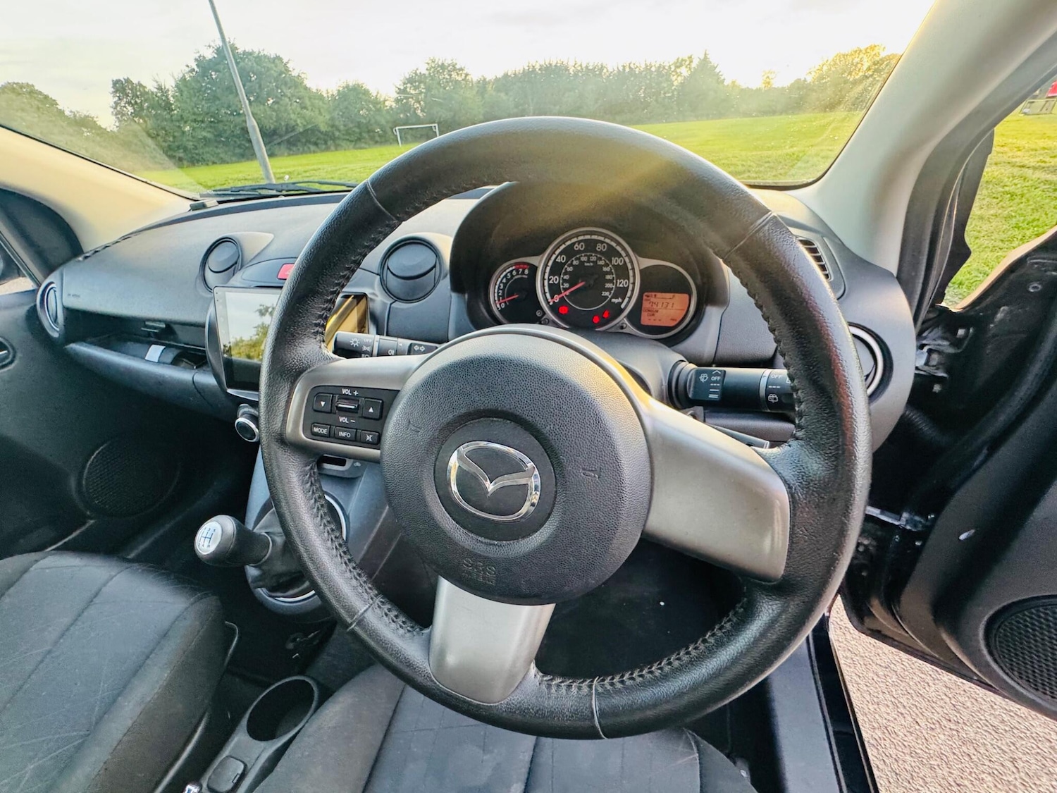 Used Mazda Mazda2 2011 for sale - 76136065: Photo 24