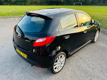 Used Mazda Mazda2 2011 for sale - 76136065: Photo 2