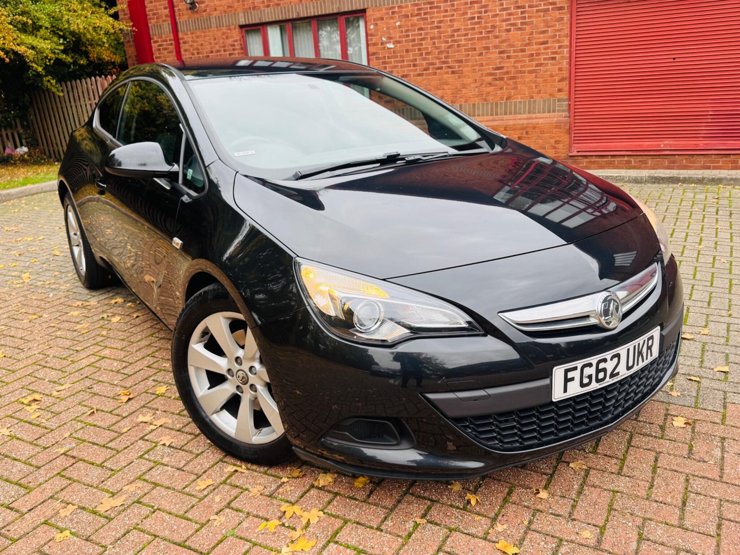 Used Vauxhall Astra GTC 2012 for sale - 76307427: Photo 1