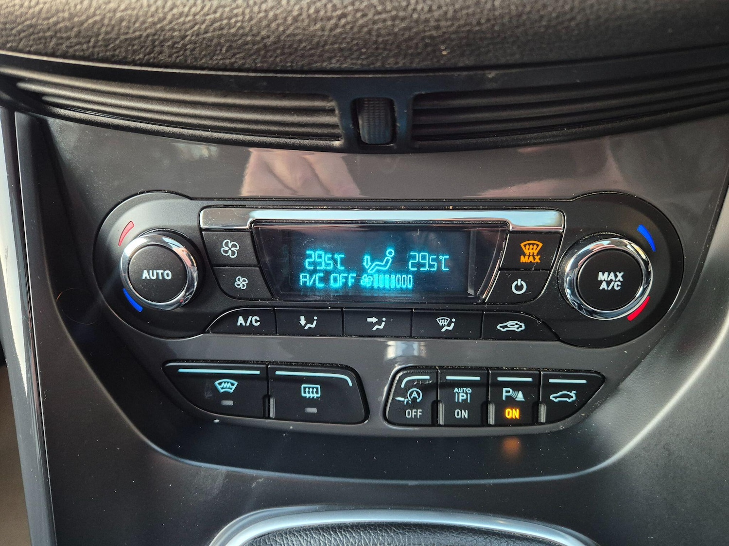 Used Ford Kuga 2015 for sale - 76658373: Photo 21