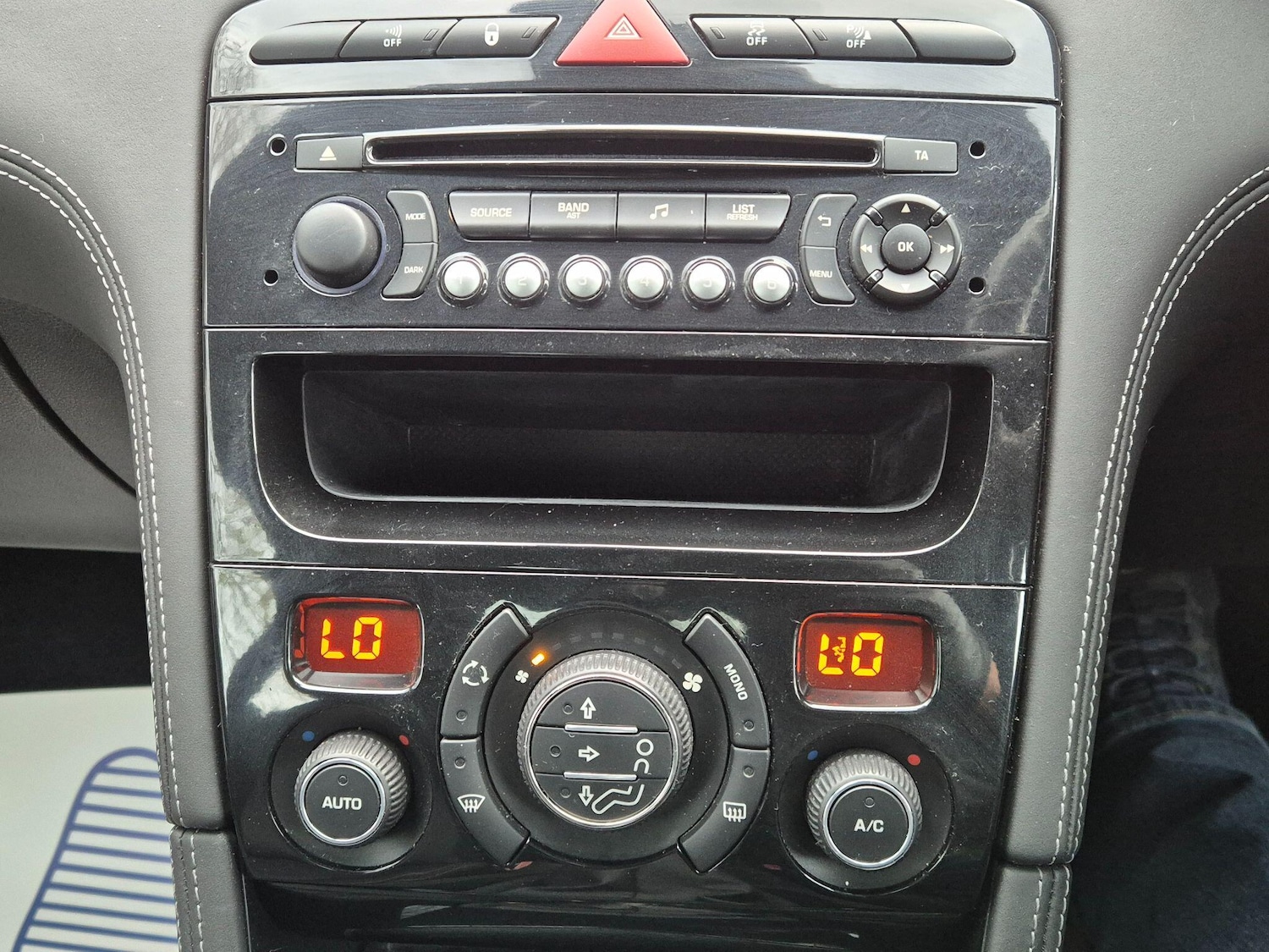 Used Peugeot RCZ 2013 for sale - 76283543: Photo 12