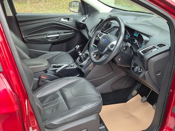 Used Ford Kuga 2015 for sale - 77015456: Photo