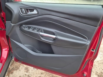 Used Ford Kuga 2015 for sale - 77015456: Photo