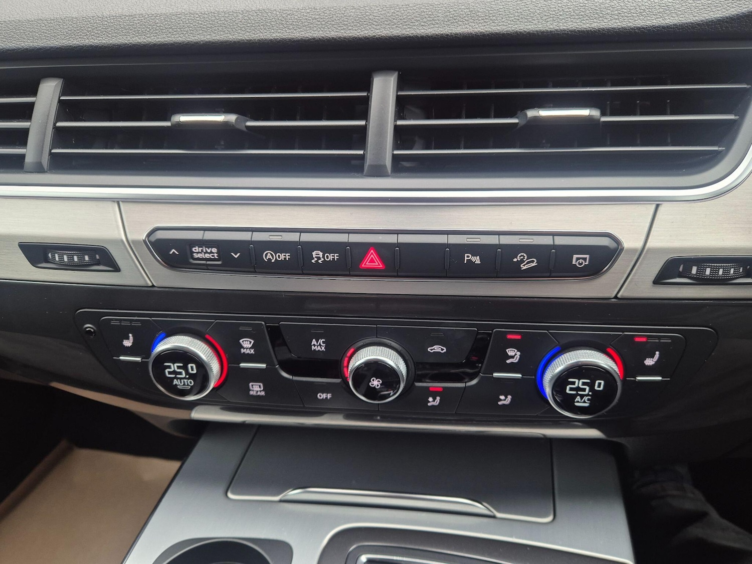 Used Audi Q7 2018 for sale - 77216023: Photo 46