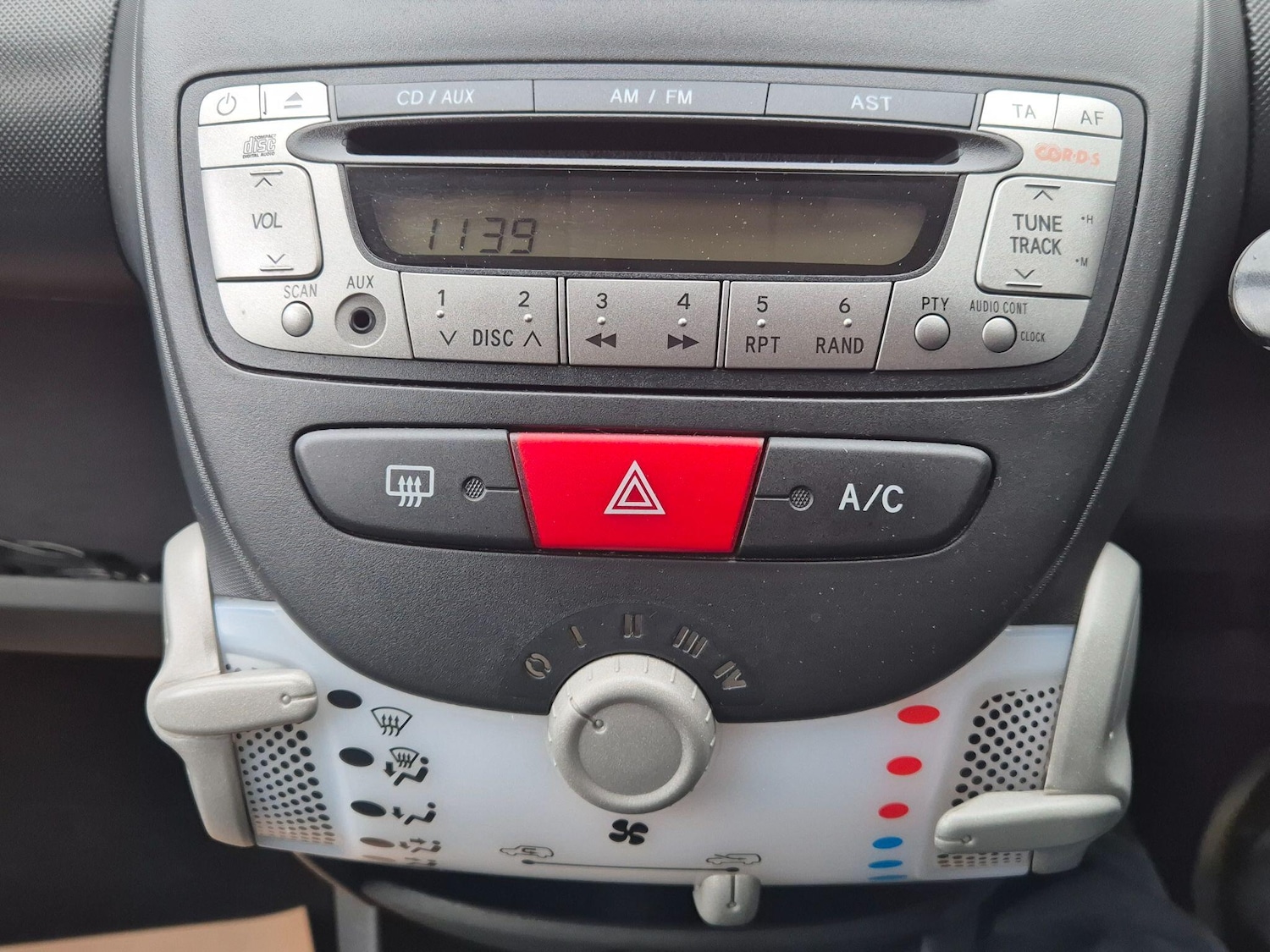 Used Toyota AYGO 2014 for sale - 77853610: Photo 29