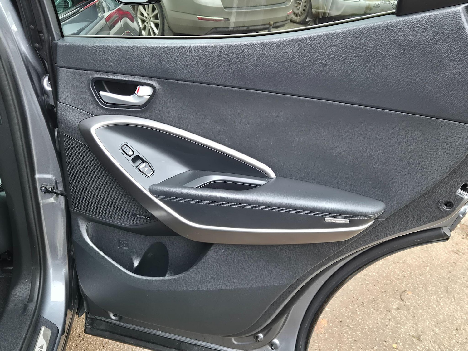 Used Hyundai Santa Fe 2017 for sale - 77376997: Photo 10