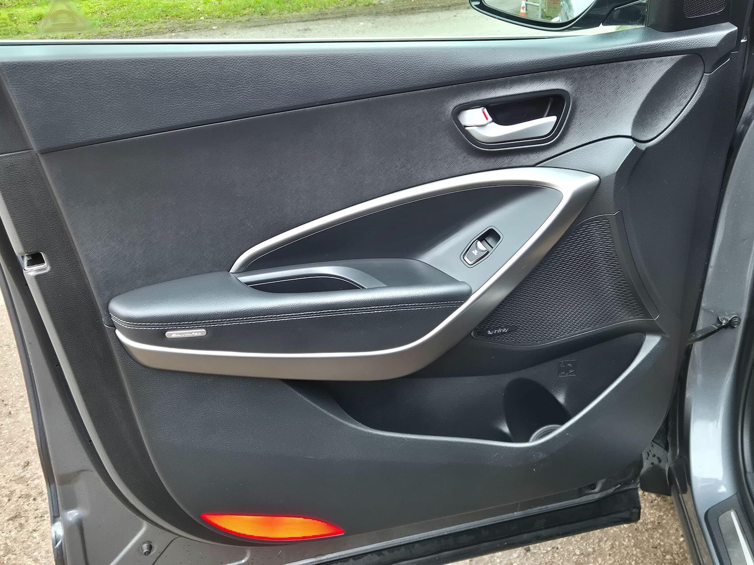 Used Hyundai Santa Fe 2017 for sale - 77376997: Photo 28