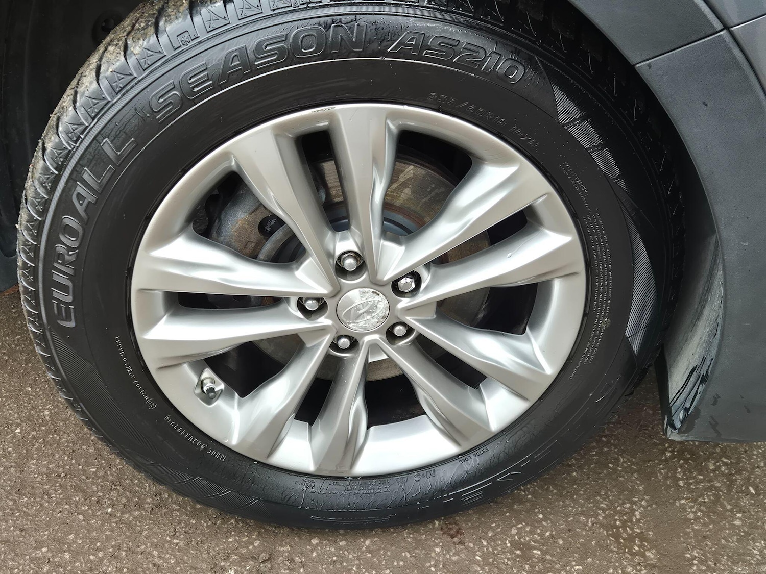 Used Hyundai Santa Fe 2017 for sale - 77376997: Photo 4