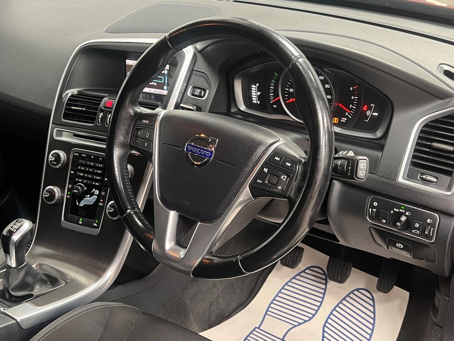 Used Volvo XC60 2014 for sale - 76728636: Photo 4