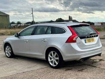 Used Volvo V60 2018 for sale - 79807813: Photo