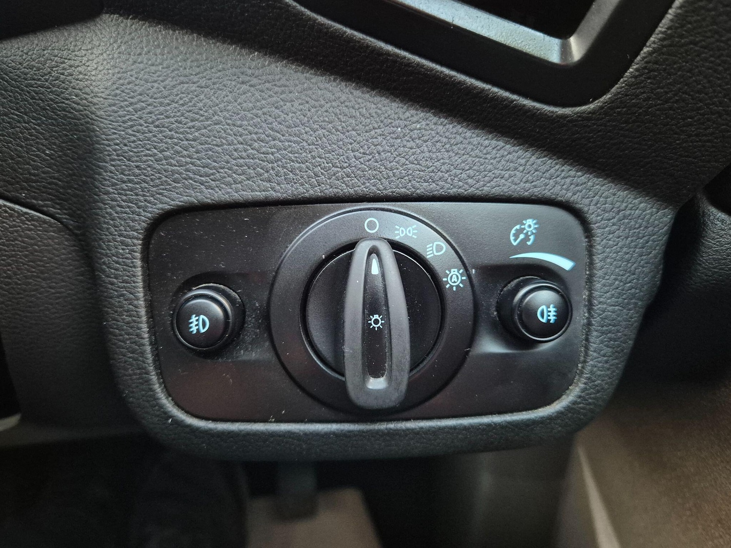 Used Ford Kuga 2015 for sale - 77016580: Photo 30