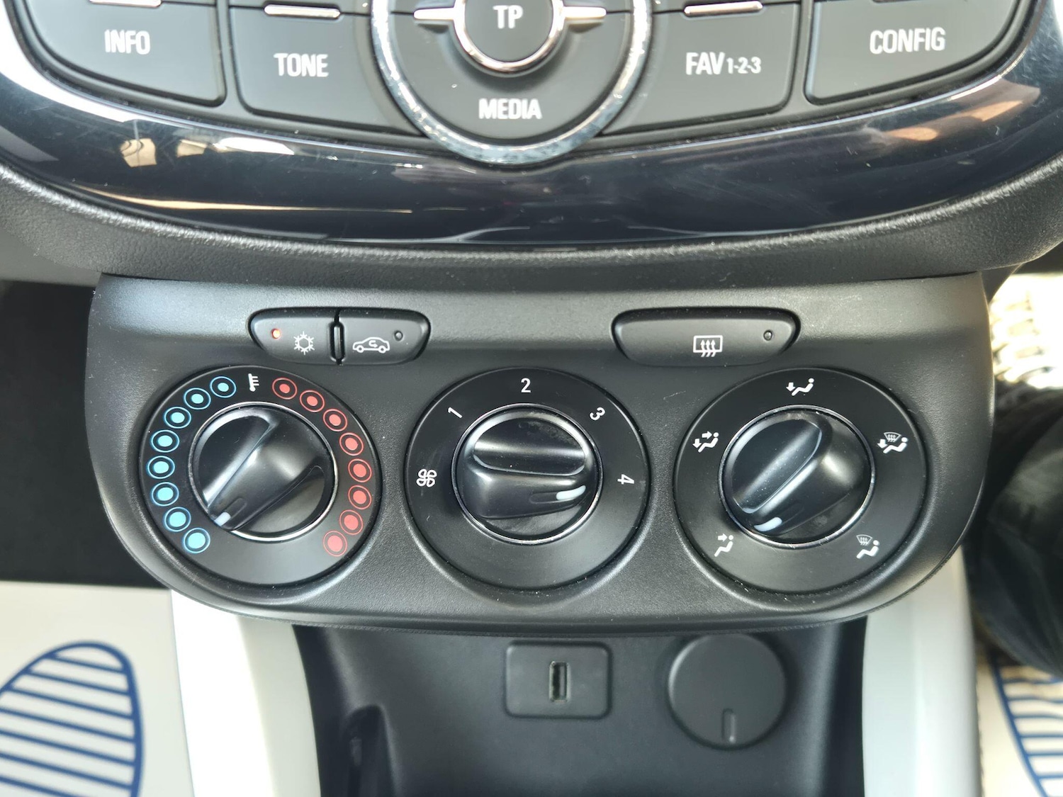 Used Vauxhall ADAM 2014 for sale - 78220162: Photo 26