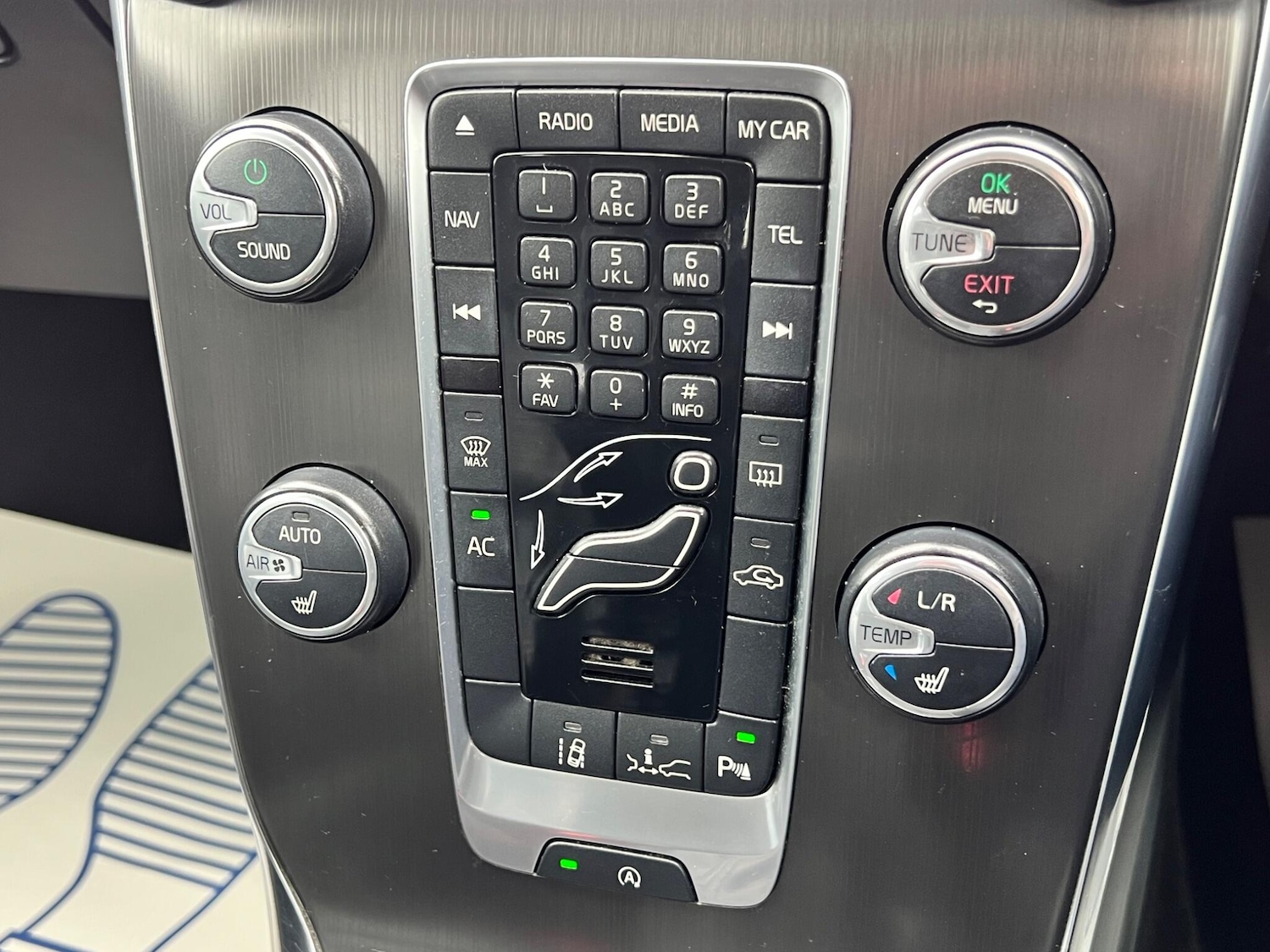 Used Volvo V40 for sale - 78135735: Photo 25