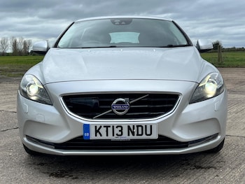 Used Volvo V40 2013 for sale - 78135735: Photo