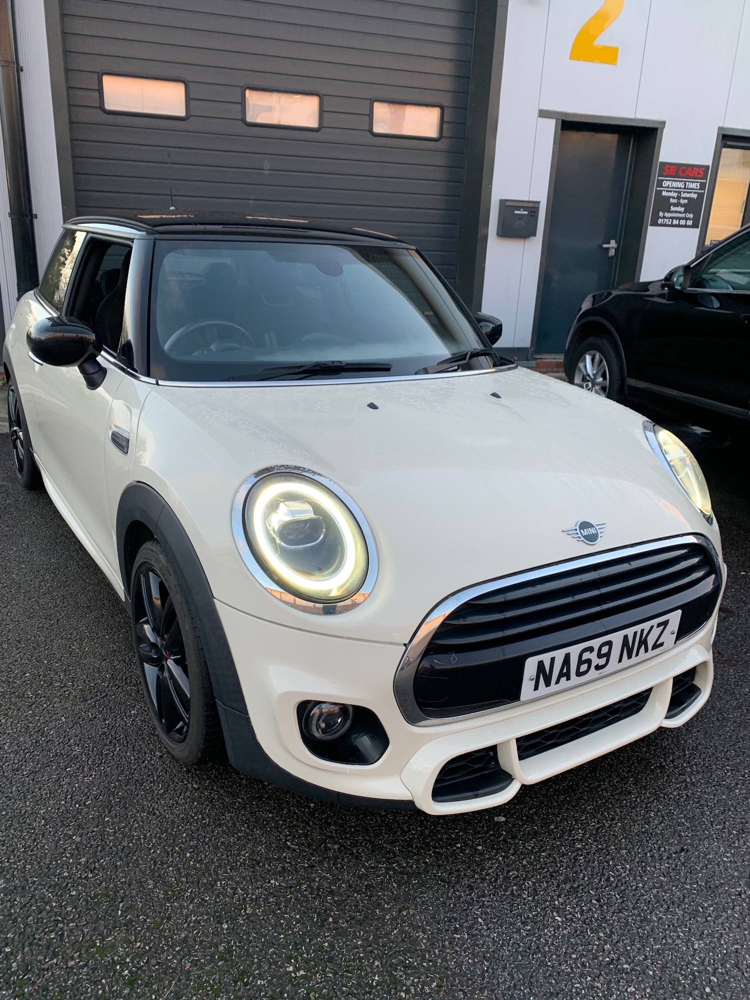 Used MINI Hatch 2019 for sale - 76931493: Photo 1