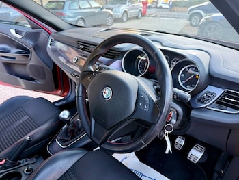 Used Alfa Romeo Giulietta 2011 for sale - 77936580: Photo