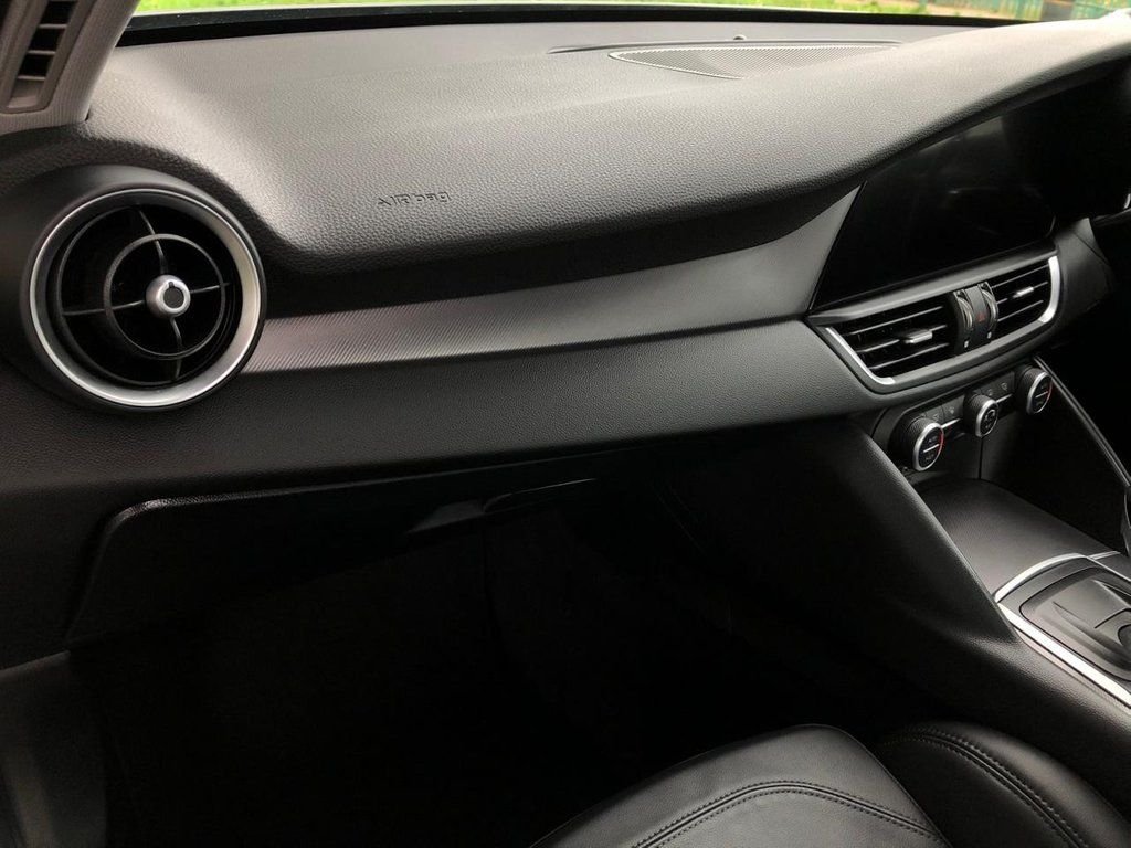 Used Alfa Romeo Giulia 2018 for sale - 76609127: Photo 5