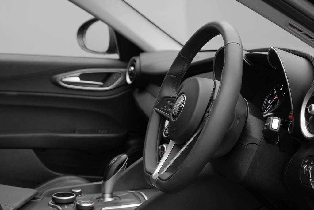 Used Alfa Romeo Giulia 2018 for sale - 76609097: Photo 2