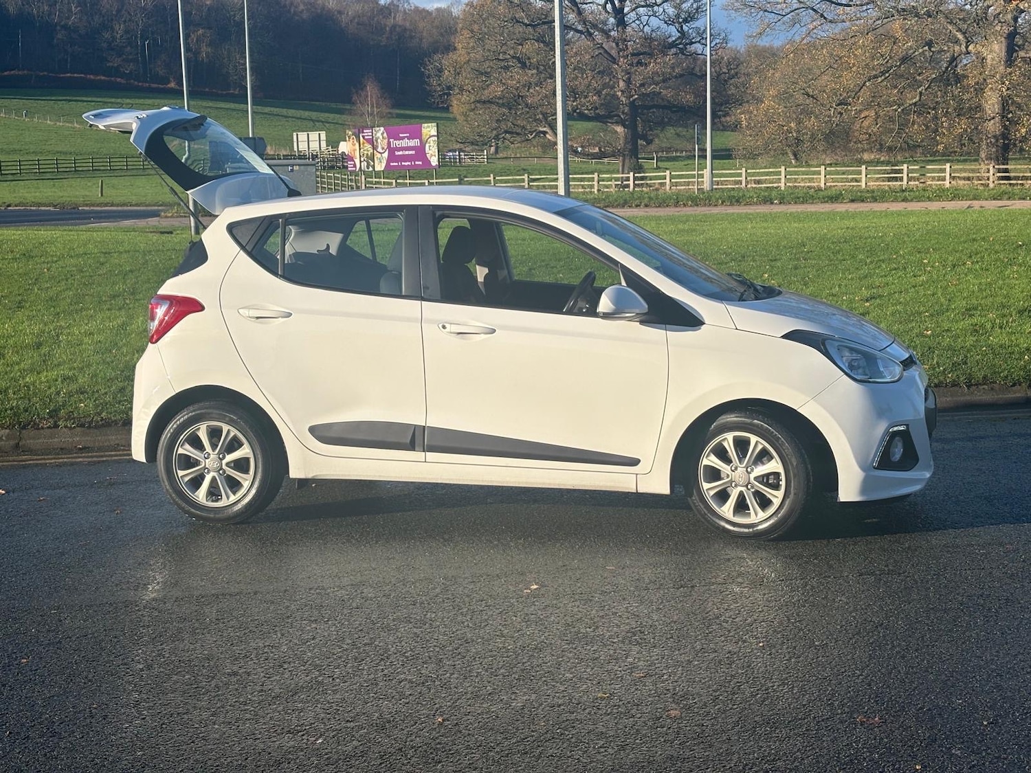 Used Hyundai i10 2014 for sale - 76892625: Photo 2