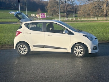 Used Hyundai i10 2014 for sale - 76892625: Photo