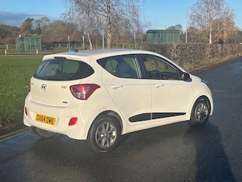 Used Hyundai i10 2014 for sale - 76892625: Photo